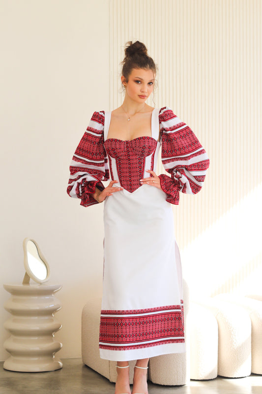 Маїна довга